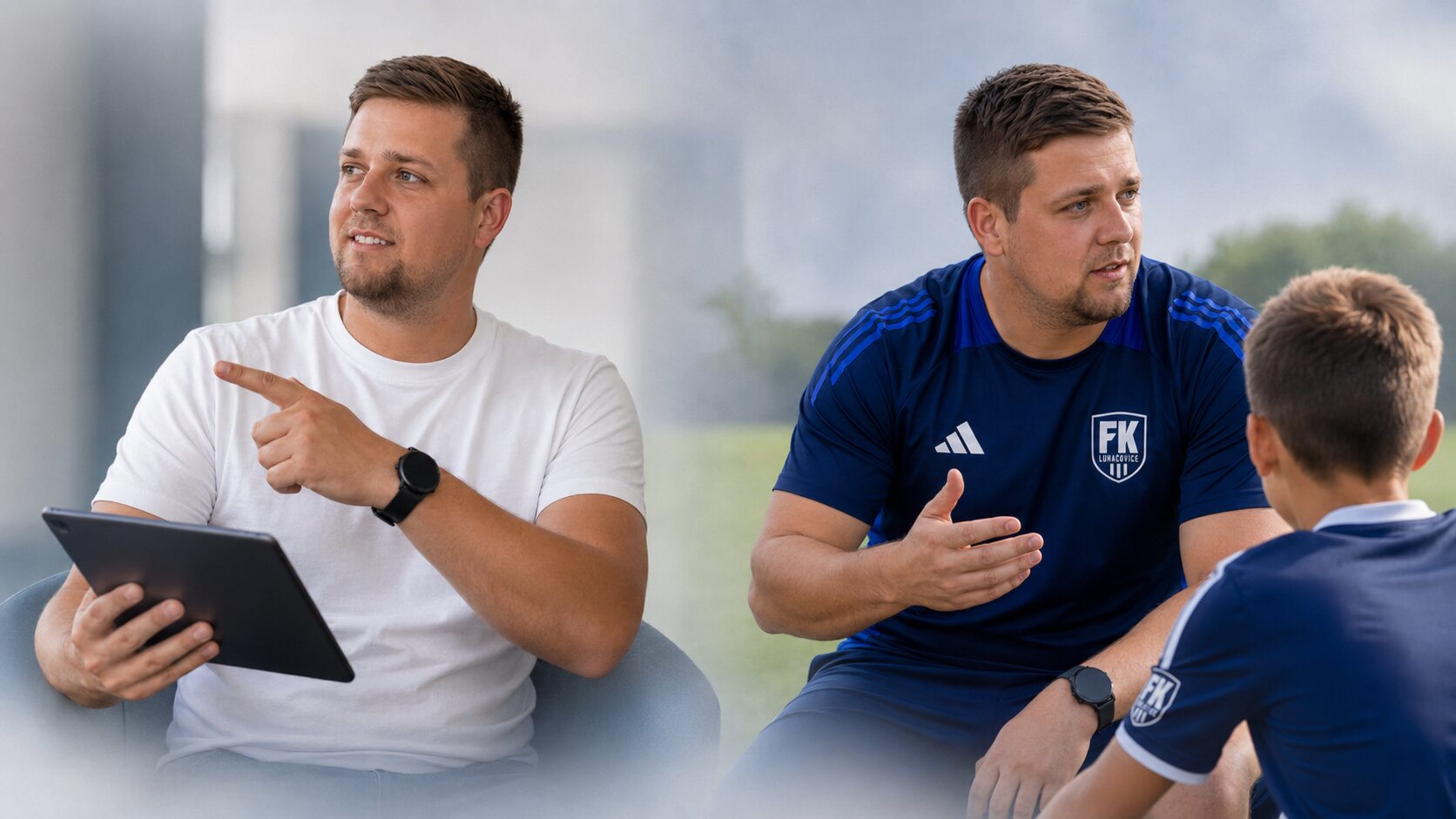 Filip Barto&scaron; při pr&aacute;ci a při veden&iacute; mlad&yacute;ch fotbalistů